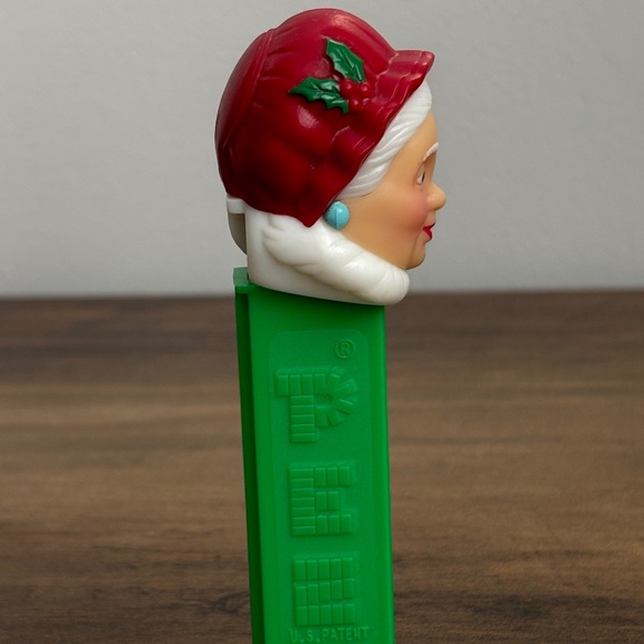 MRS CLAUS Holiday CHRISTMAS Candy PEZ Dispenser Green Red & White Feet 2006 - Picture 3 of 8